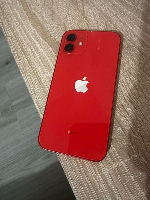 Телефон iPhone 12