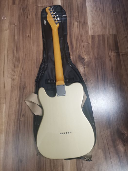 Продавам електрическа китара