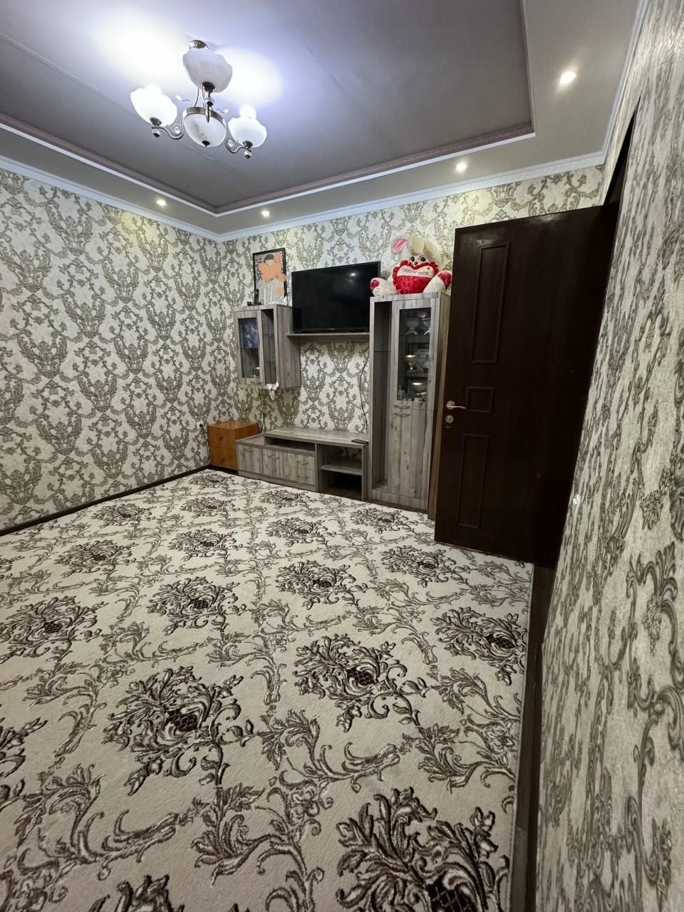 Гулистон Шахар Октябр 2сотхли ховли срочна уй