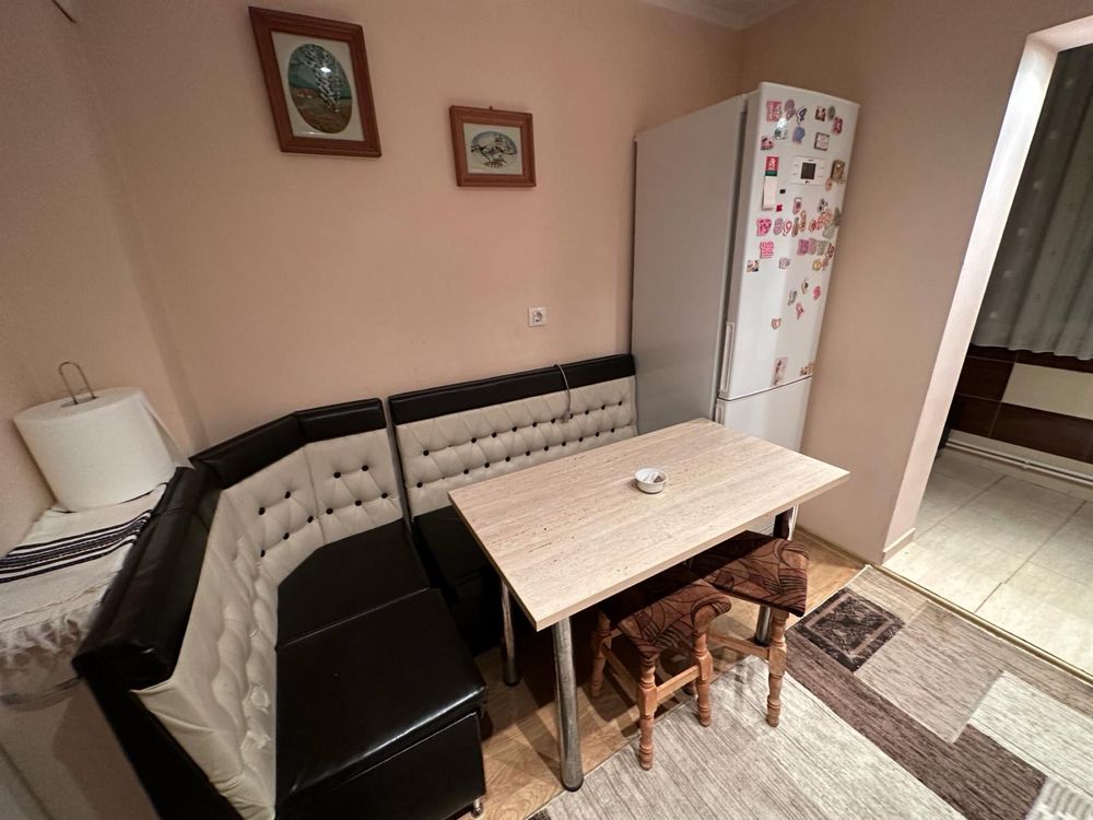 Inchiriez apartament cu doua camere !