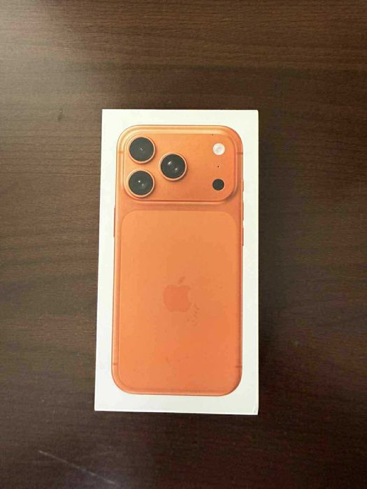 iPhone 17 Pro, 512GB, Cosmic Orange с 1 година гаранция от Apple