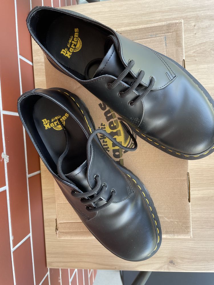 Pantofi Dr. Martens