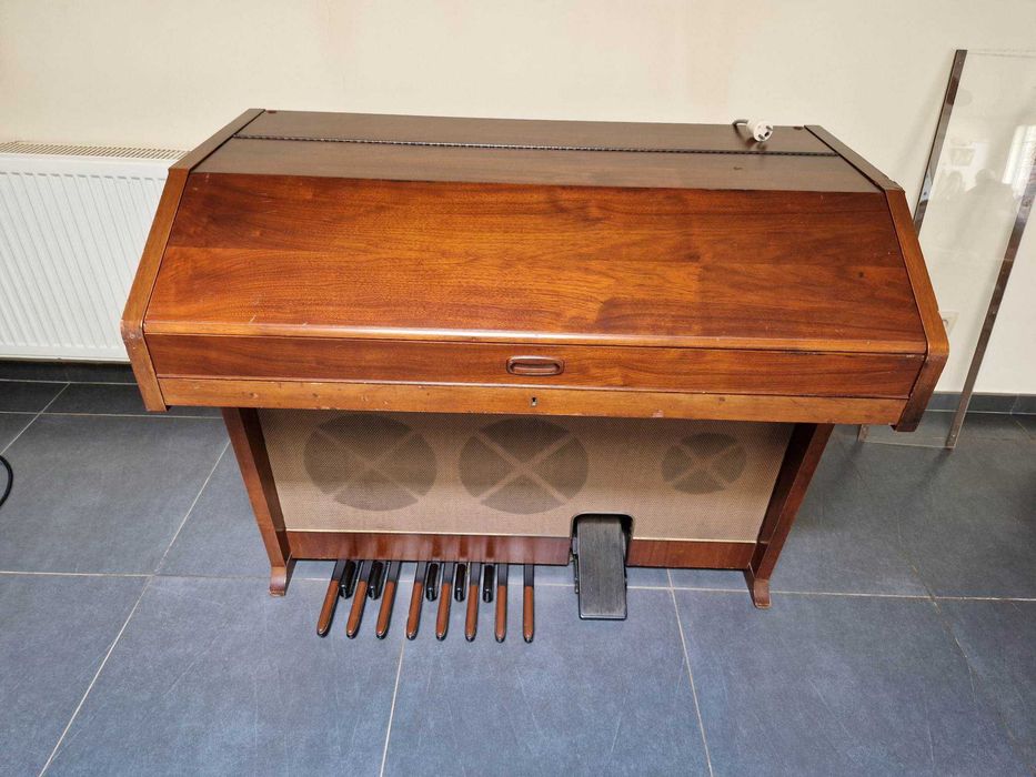 Hammond organ m162