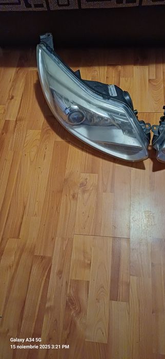 Faruri ford focus mk 3 xenon cu lumina de zi led