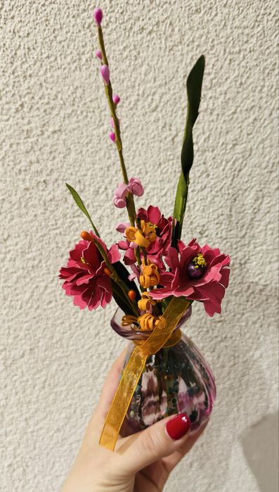 Ръчно изработени вазички с цветя