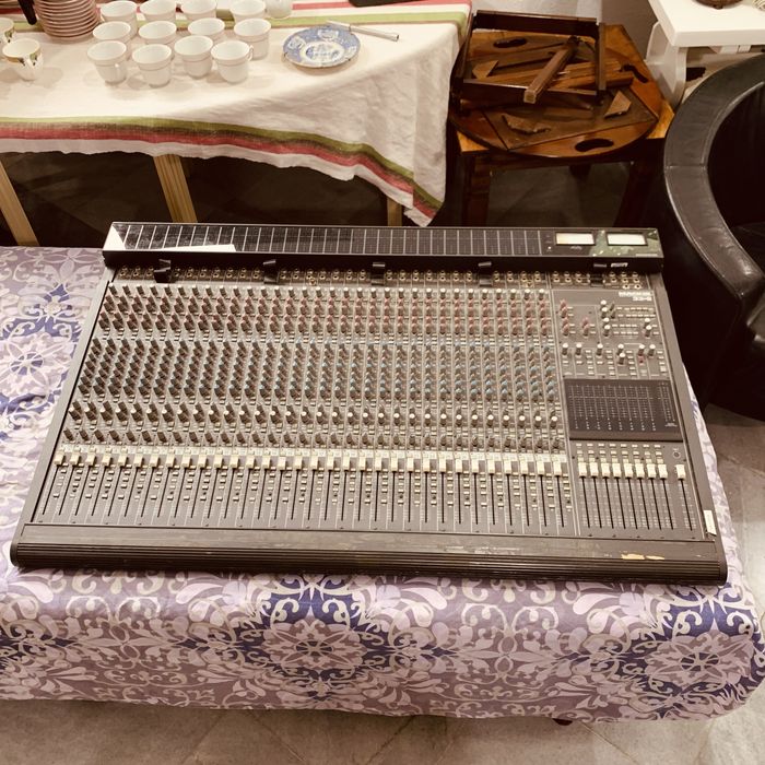 Mackie 32.8 32-Channel 8-Bus Mixing Console