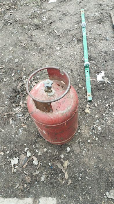 Газовый баллон с адаптером на газовую пушку