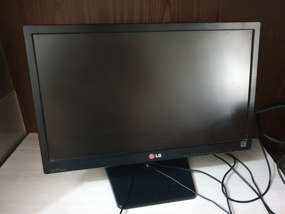 Монитор LG 19 дюймовый