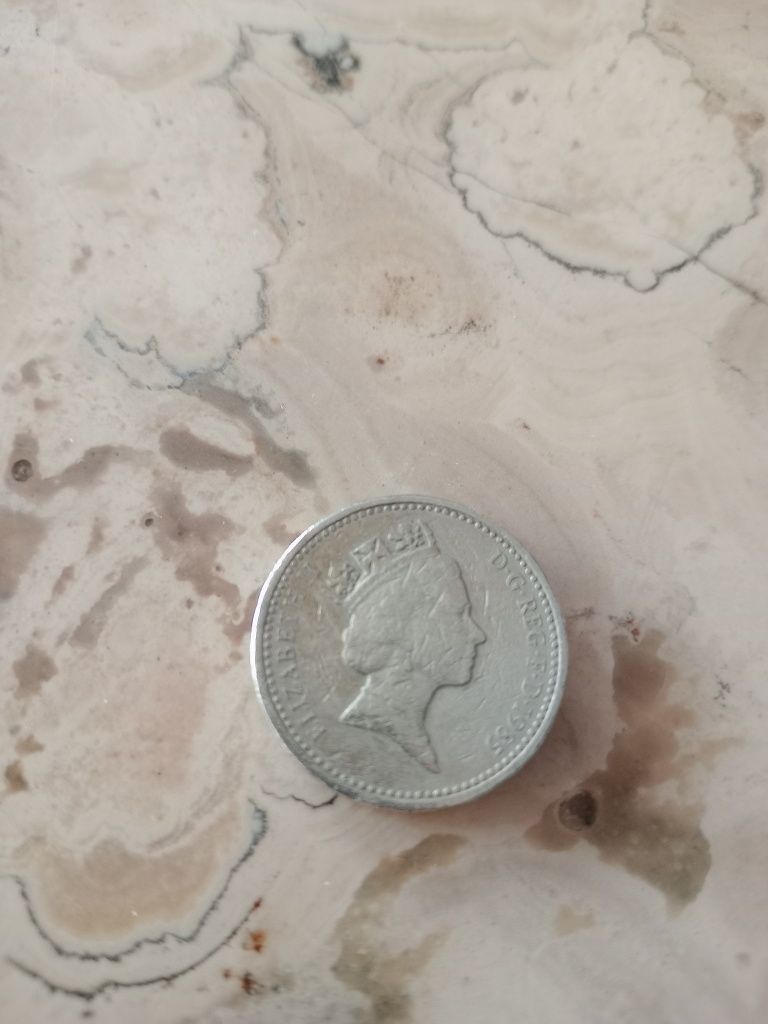 Продавам монета.