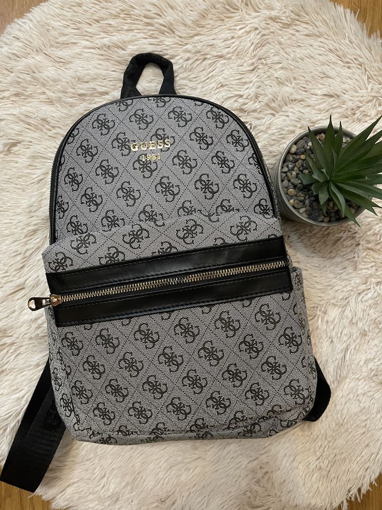 Дамска раница Guess