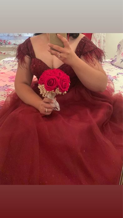 Официална рокля носена само 4 часа