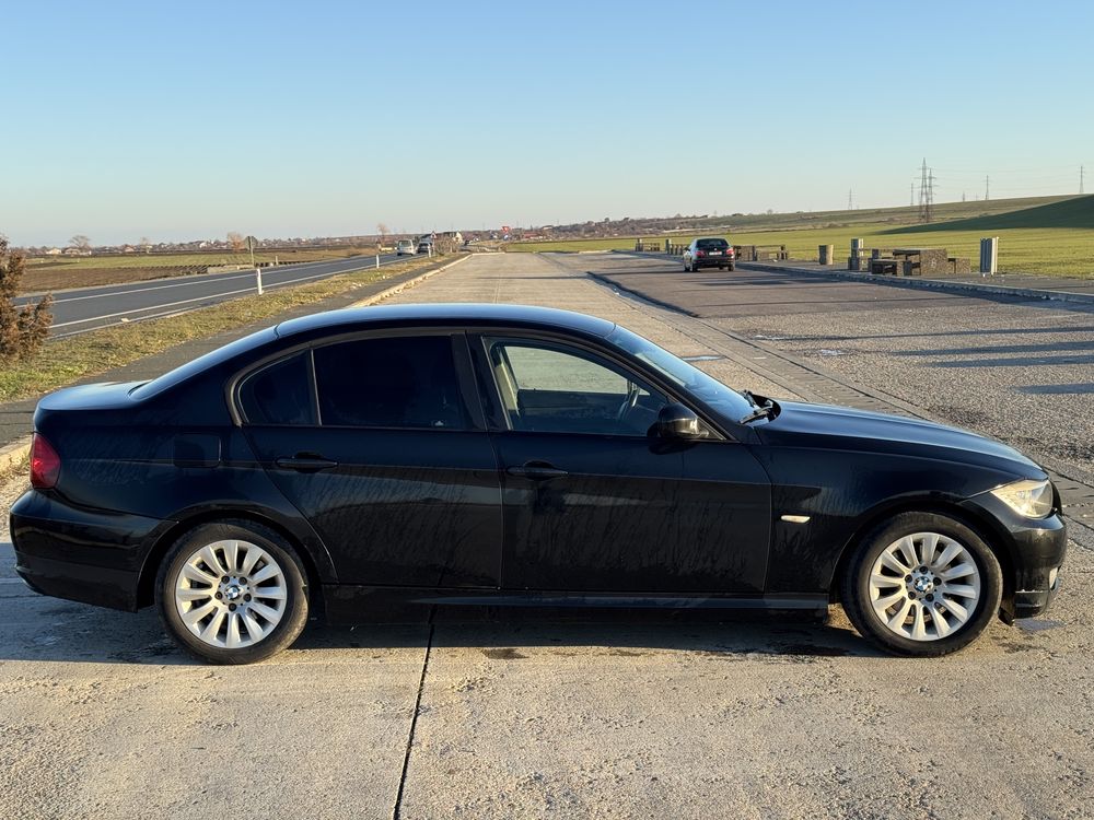 BMW E90 facelift / negru / 318D