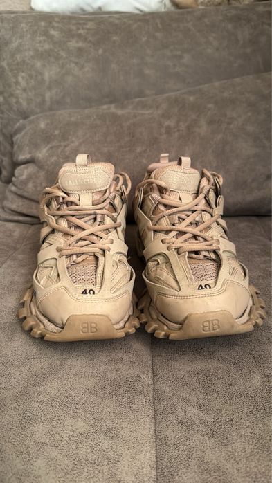 Balenciaga track бежови