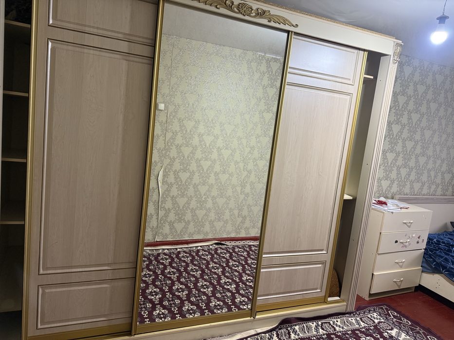 Срочно продам спальный гарнитур