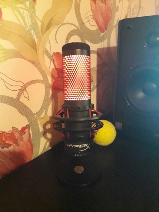 Срочно продам микрофон HyperX CloudCast
