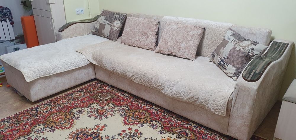 Продам диван хорошего качества с ящиками для белья