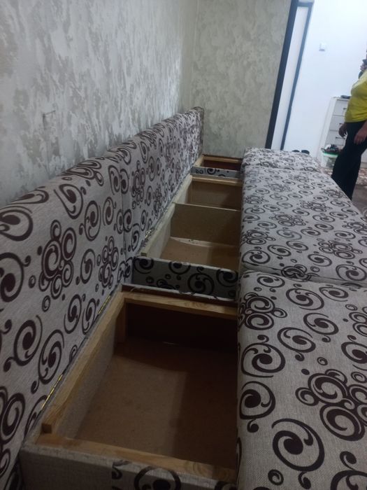 Продам большой диван 3.8 метров в длину