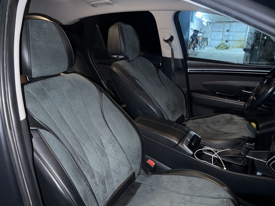 Чехлы отличные полный комплект кожа с алькантарой .