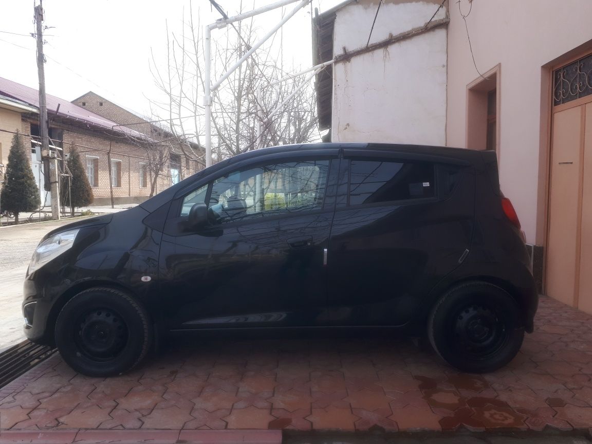Chevrolet Spark 2 позиция евро 2015 года в хорошем состоянии