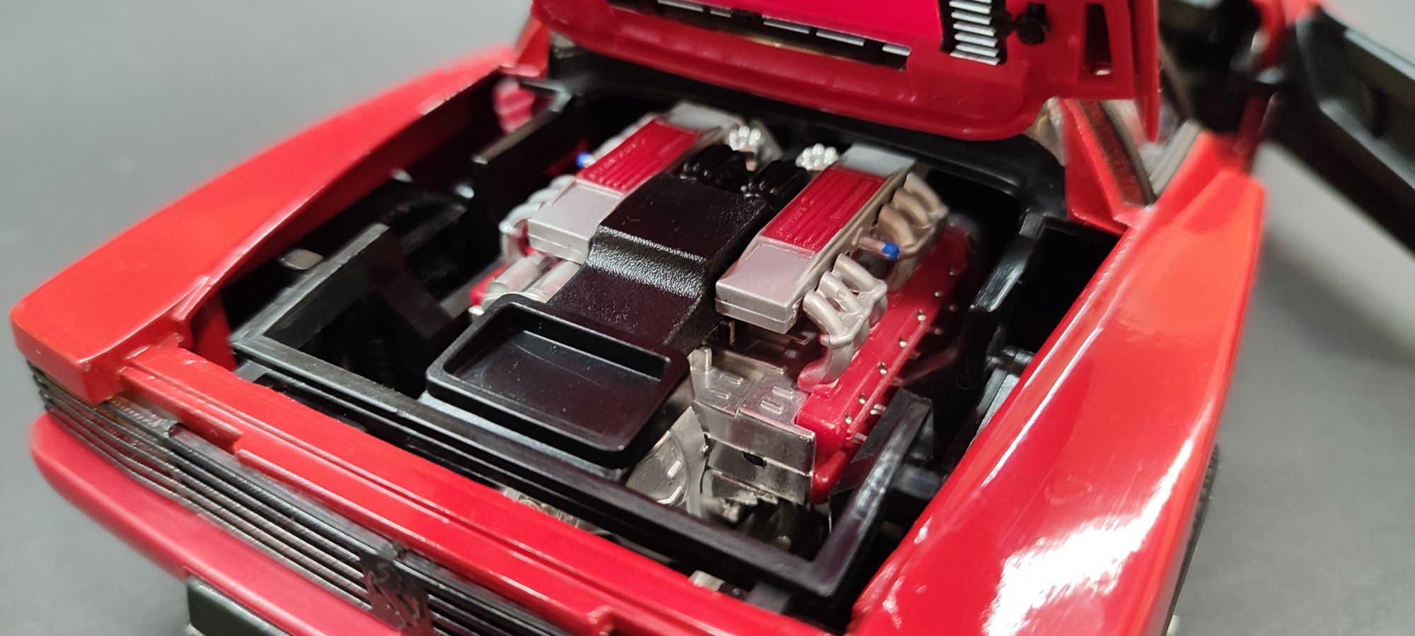 1:18 модел Ferrari Testarossa HotWheels