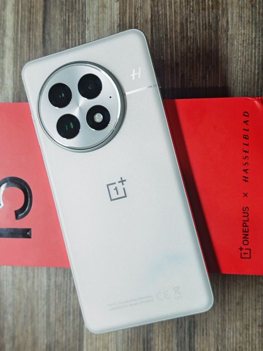 Като нов OnePlus 13 5G 16 GB RAM 512 GB Гаранция