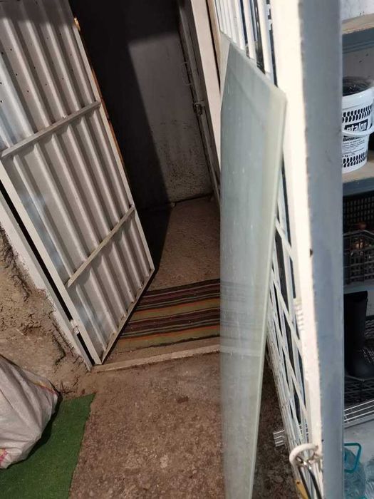 Sticlă securizată mată 72,5x139,5 cm – 6 bucăți, stare foarte bună