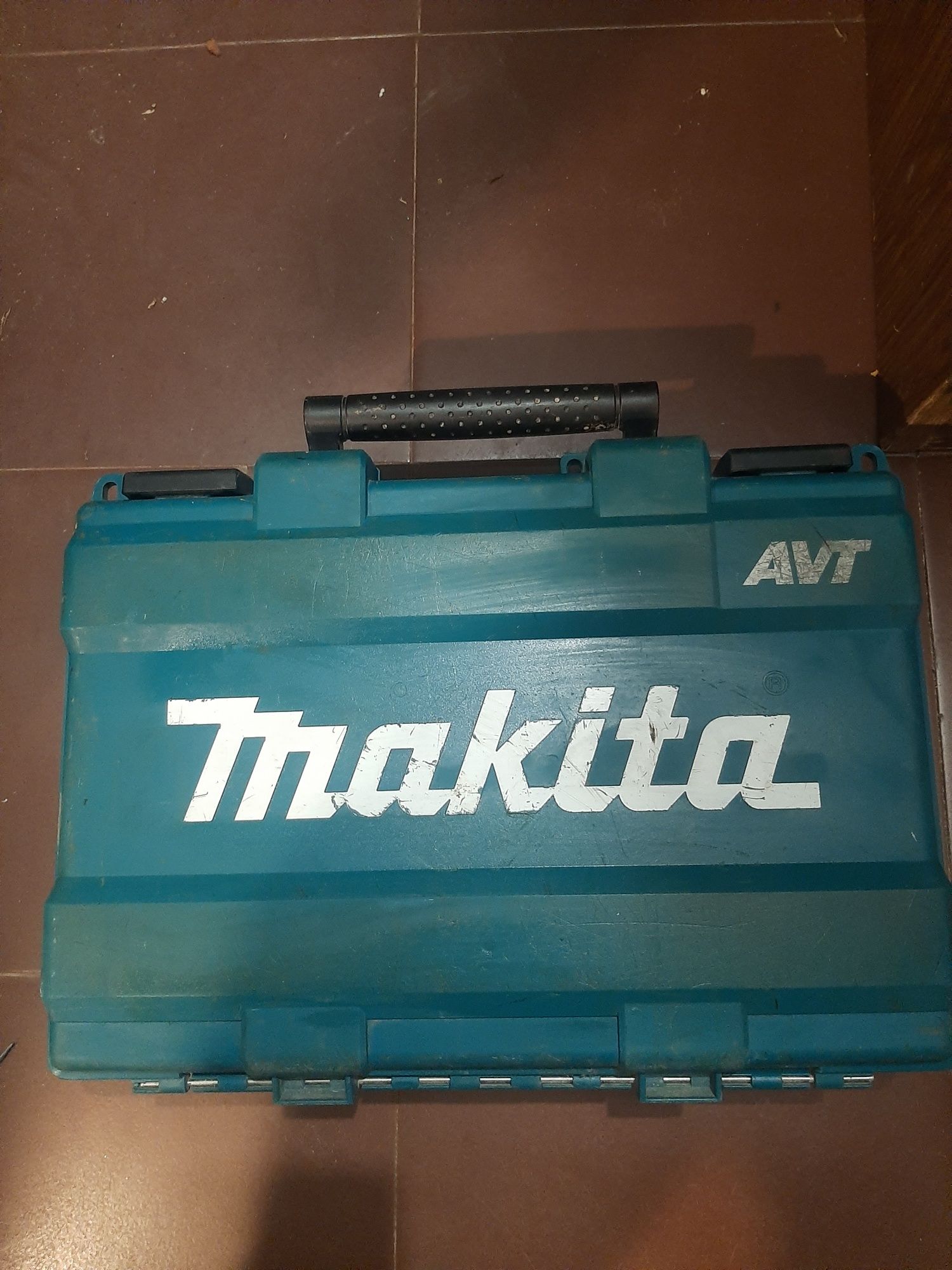 Перфоратор Макита HR2611F