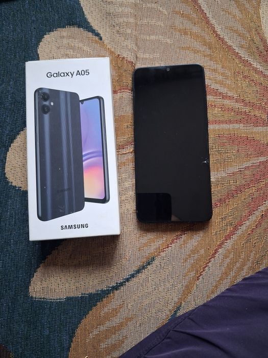 Продам телефон SAMSUNG A 05
