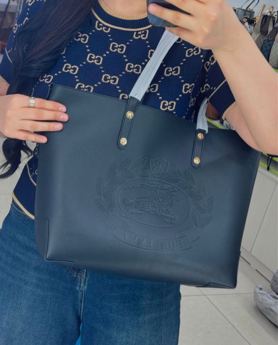 Продам оригинальную сумку Burberry – чёрная, стильная, 35×30 см