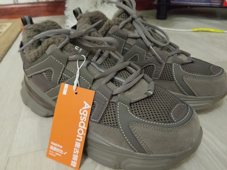 Продам абсолютно новые зимние кроссовки с высокой подошвой,стильные