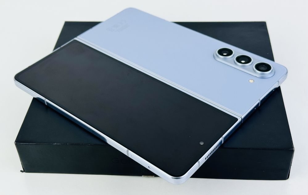 Samsung Galaxy Z Fold 5 5G 512GB 12RAM Icy Blue Отличен! Гаранция!
