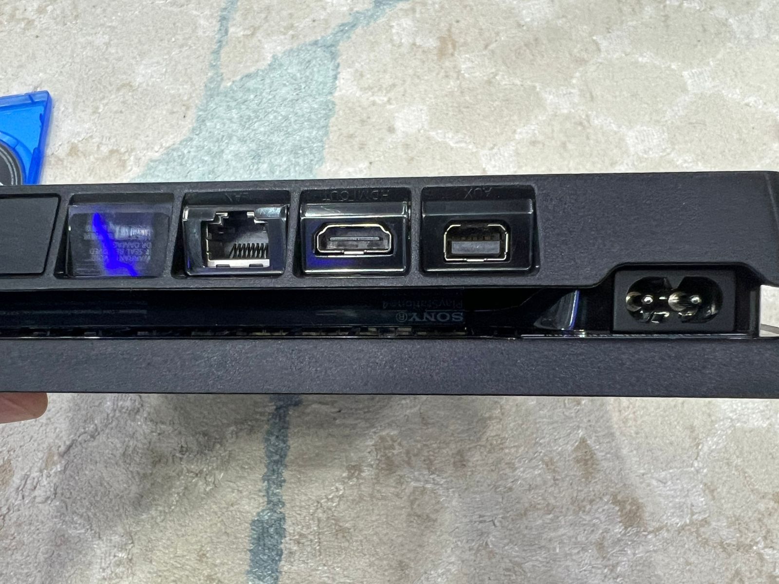 Продаю PS4 slim 1 TB