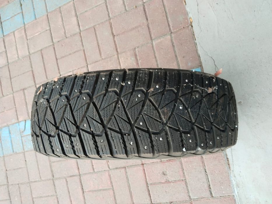 продам зимнюю шину 215/65/16
