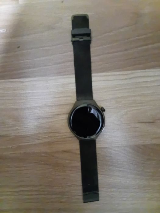 Ceas smartwatch.