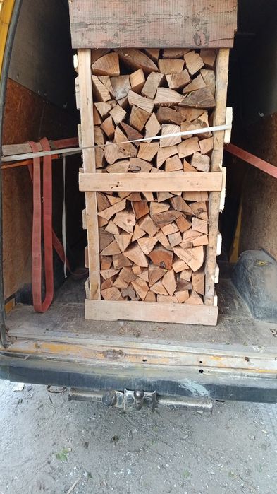 Lemn de foc tăiate crăpate paletizate fag, stejar,salcam.