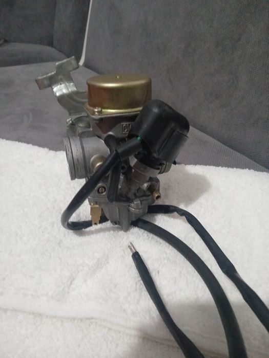 Vând carburator de 250-300 cm3 stare nou