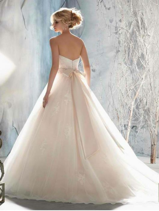 Vand rochie de mireasa facuta la comanda