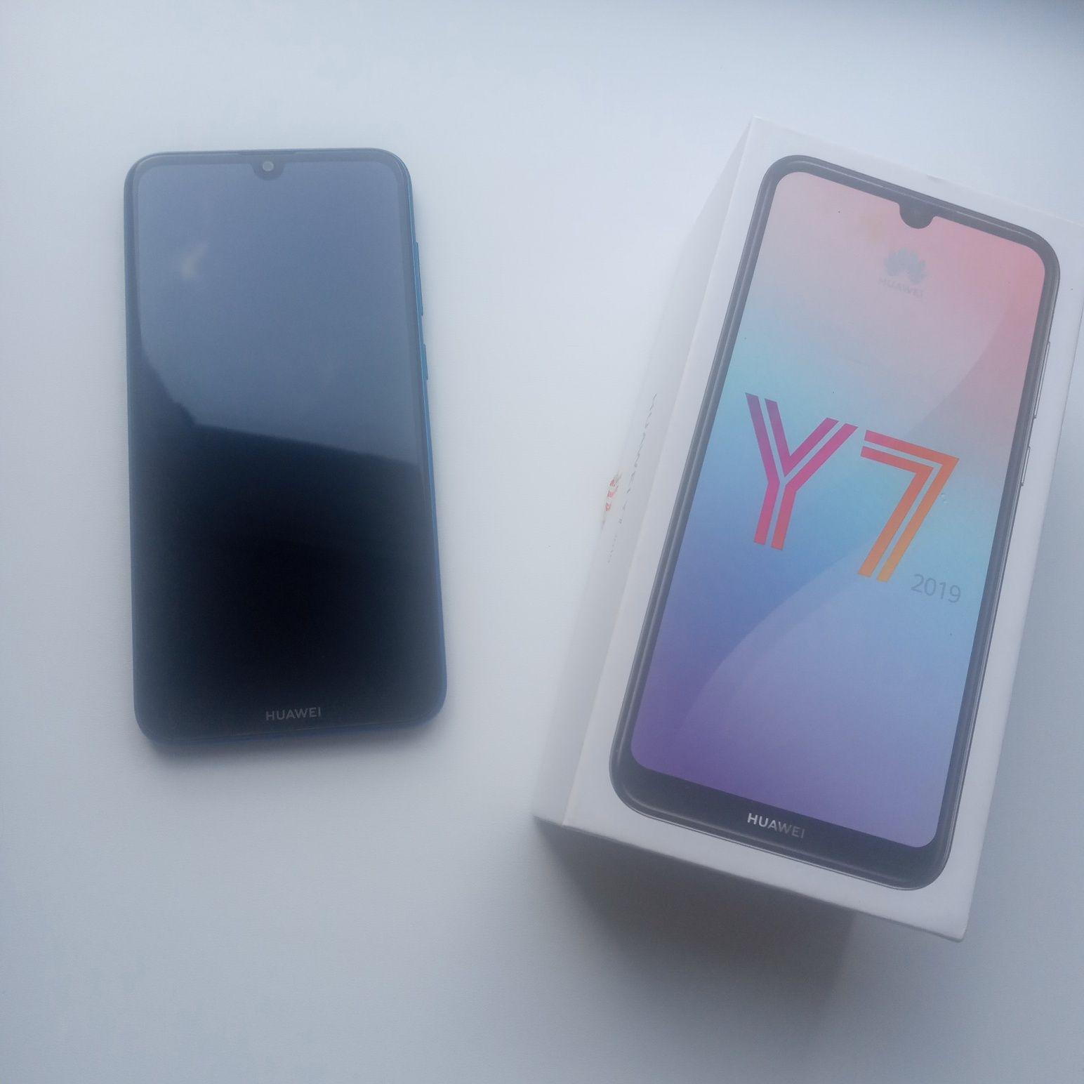 Телефон Huawei Y7 2019г