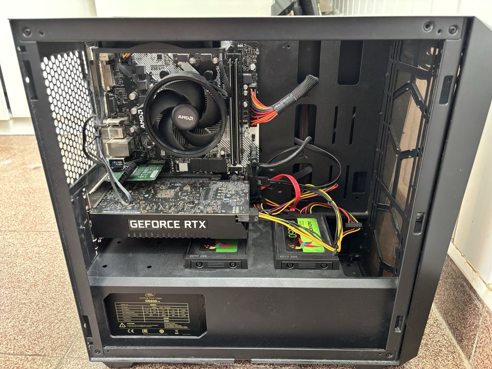 Геймърски setup  с RTX 2060 Super, Ryzen 5 5500 и 1 TB storage
