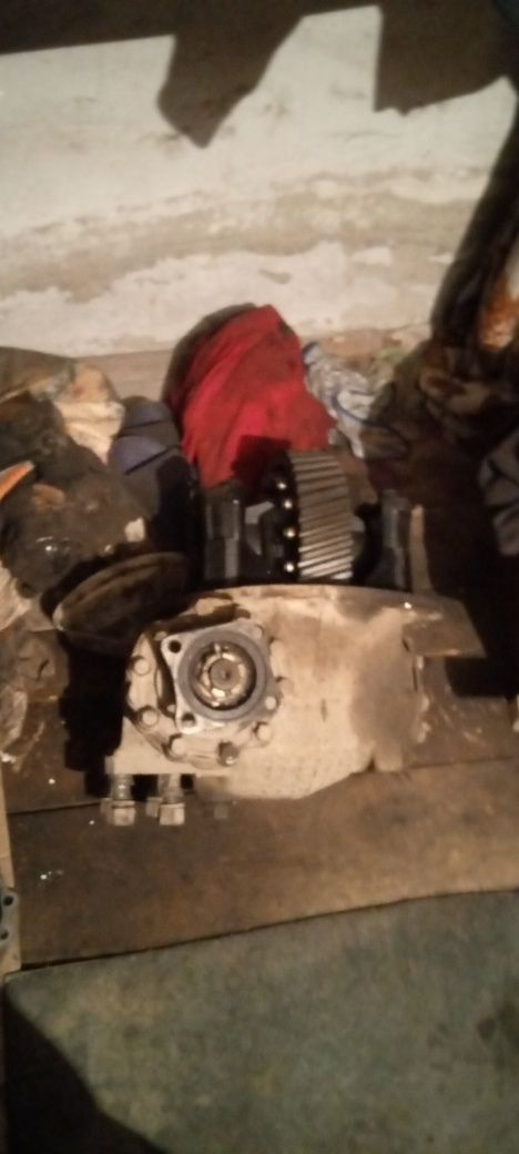 Продам шатуны ,дверь,оси прицепа,чулки,нш 32.редуктор 49 средний