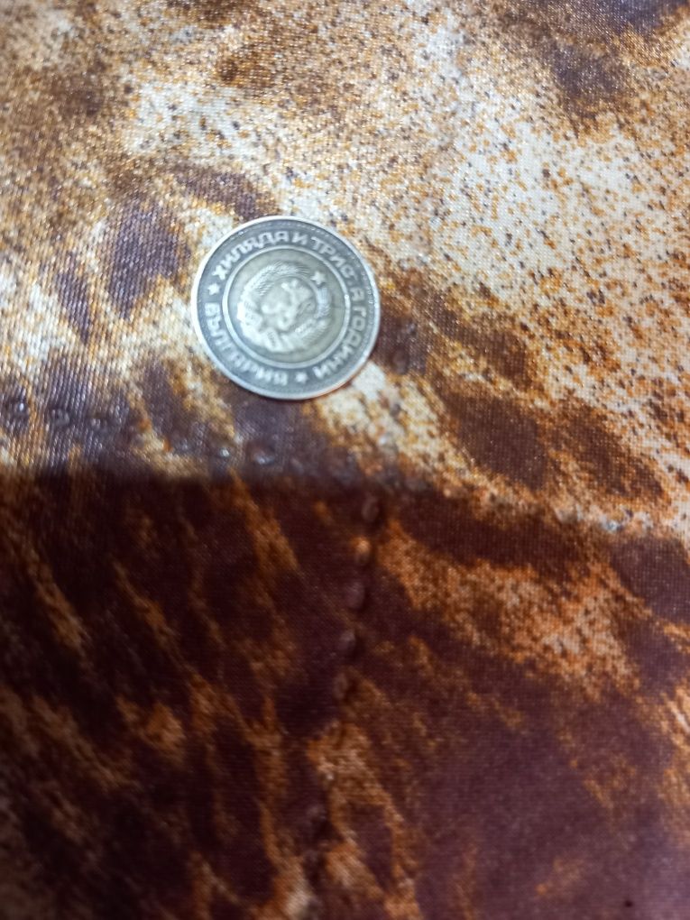 Продавам 2 стотинкикики 1981 година