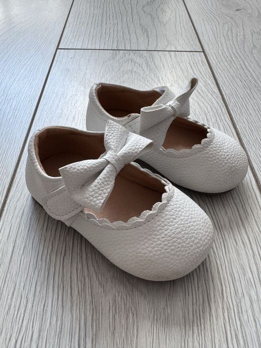 Продаются белые туфельки для принцессы!