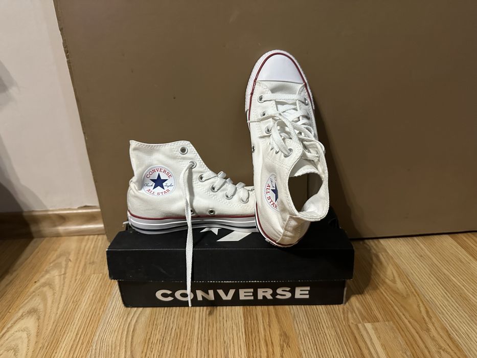 Бели кецове Converse