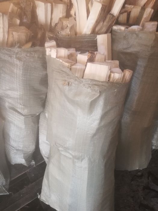 Уголь в мешках. Дрова в мешках.