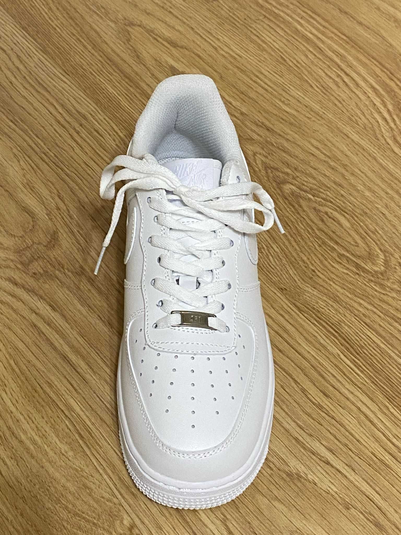 Air Force 1 albi (noi)