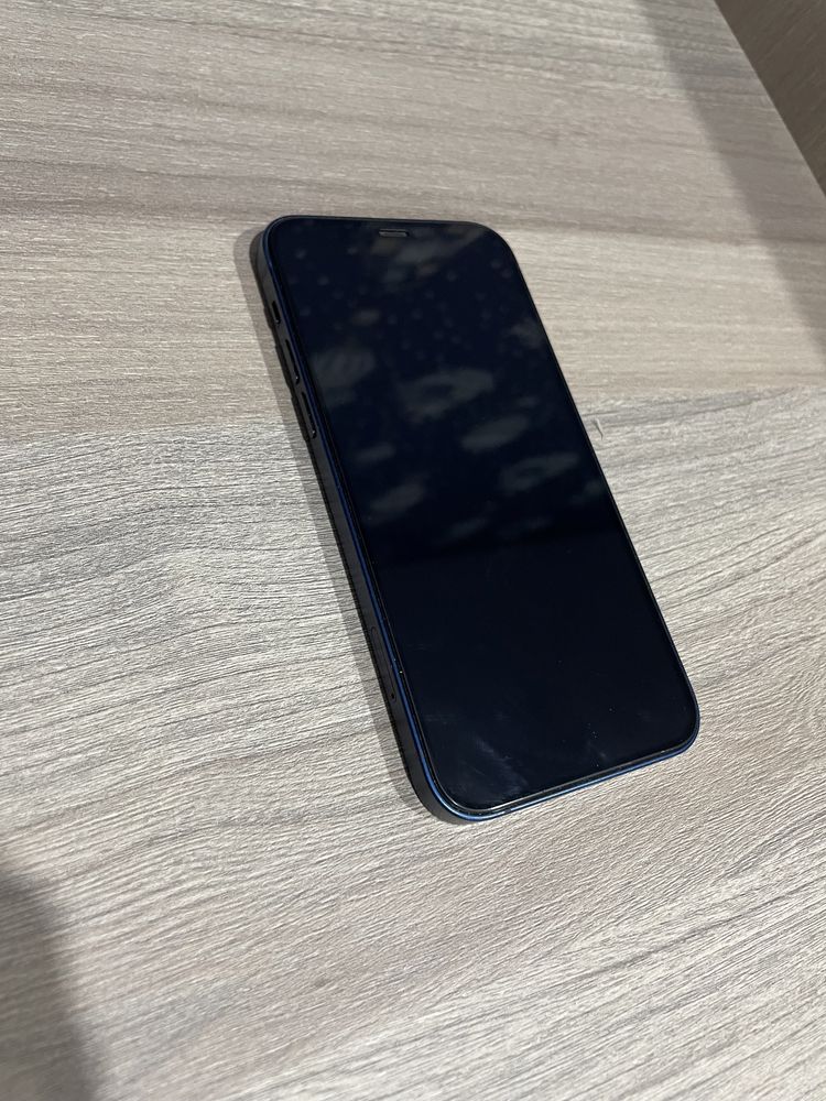 IPhone 12 64GB в хорошем состоянии