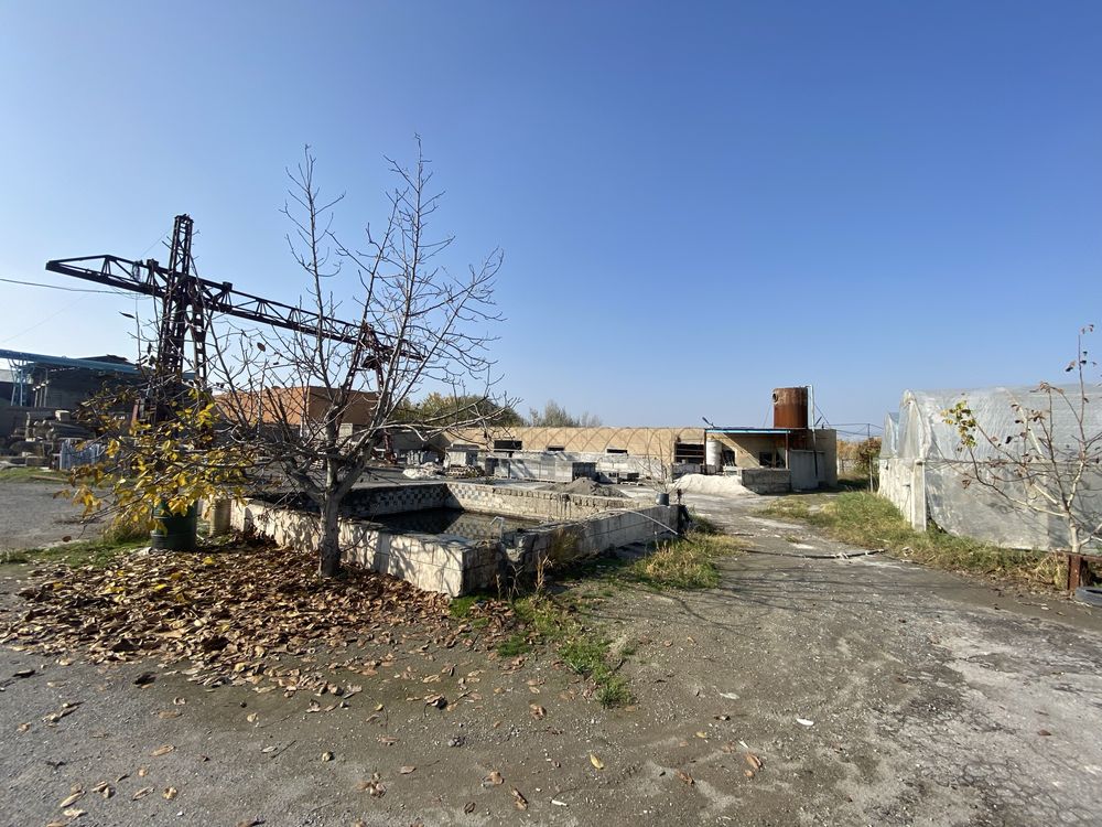 Fargona shahar Onkologiya oldida 80 sotih yer sotiladi bino va biznes