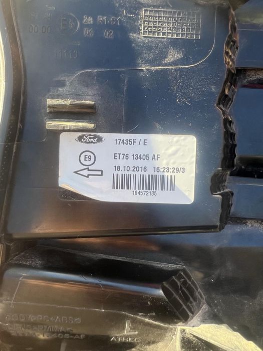 Ляв Стоп Ford Transit Courier  стопа има почти незабележима забележка