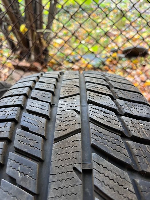Toyo snowprox s954.  245/45/20 dot22