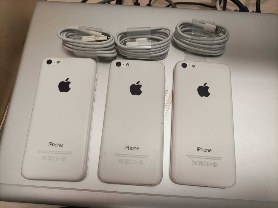 Продавам iPhone 5c
